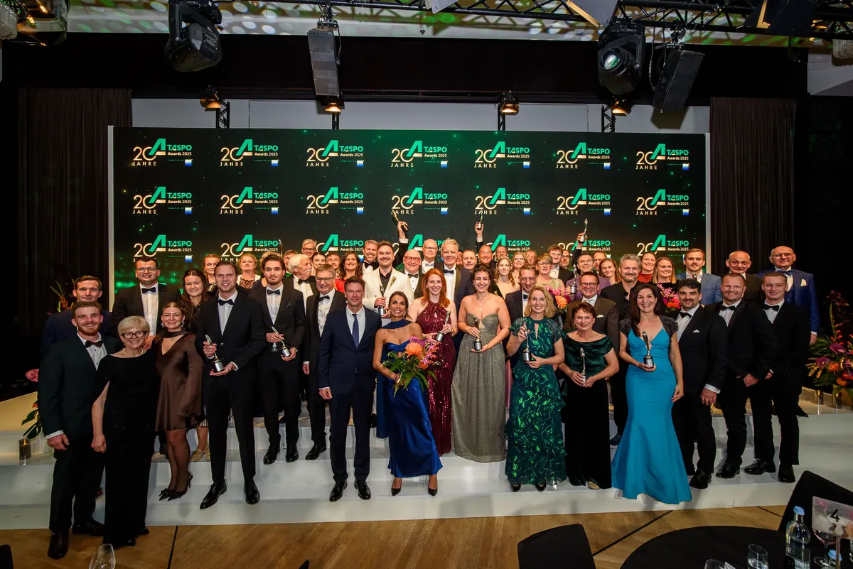 Gruppenbild aller Preisträger der TASPO Awards 2025 in Berlin