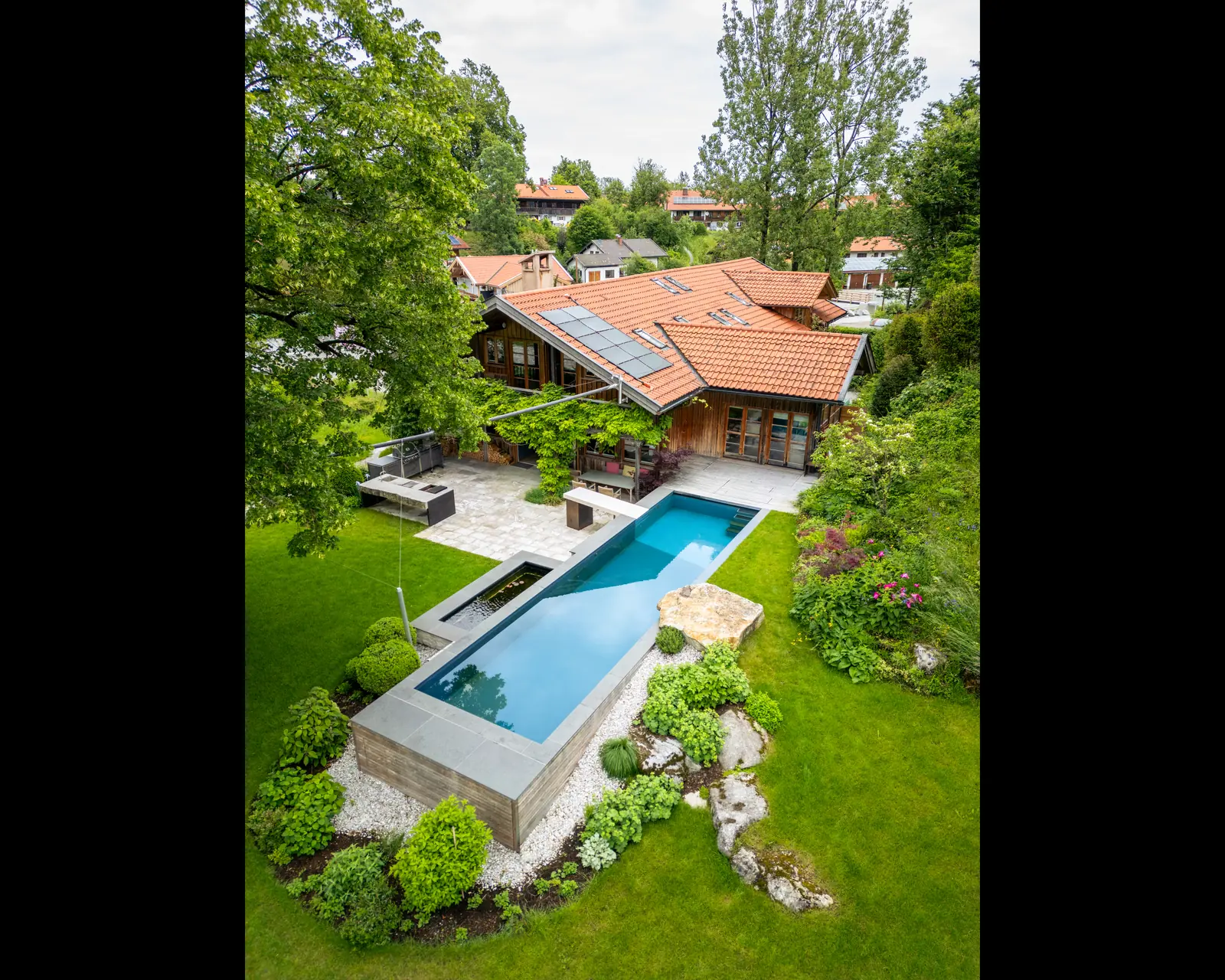 Living Pool