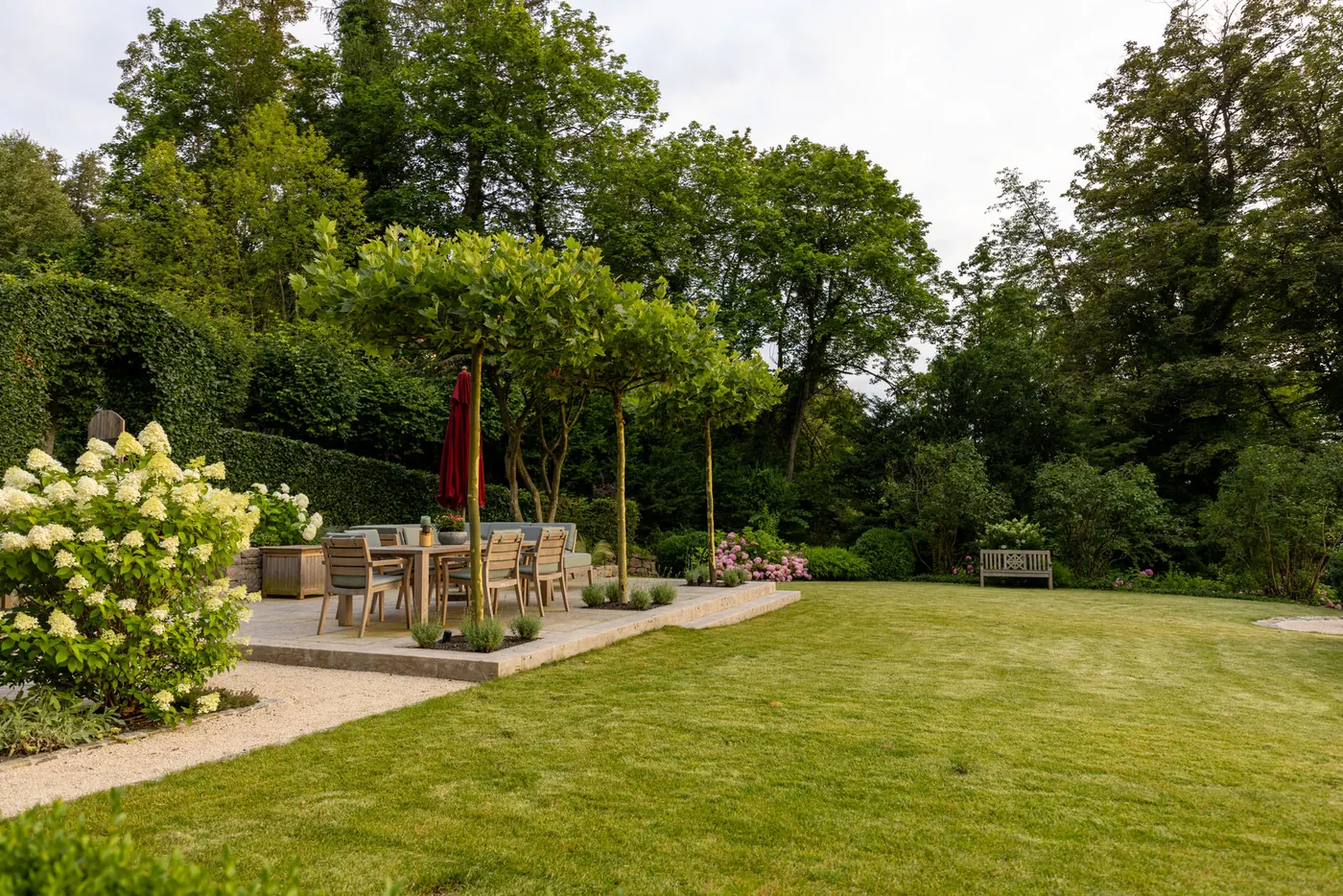 Garten zu einer historischen Villa am See – Impression