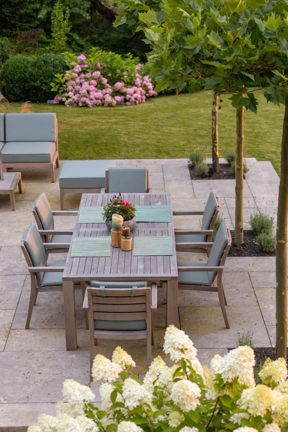 Garten zu einer historischen Villa am See – Impression