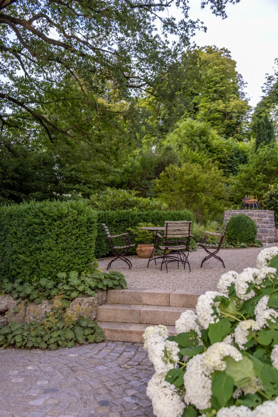 Garten zu einer historischen Villa am See – Impression