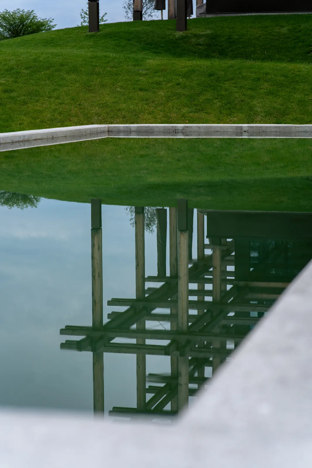 Spiegelung im stillen Wasser