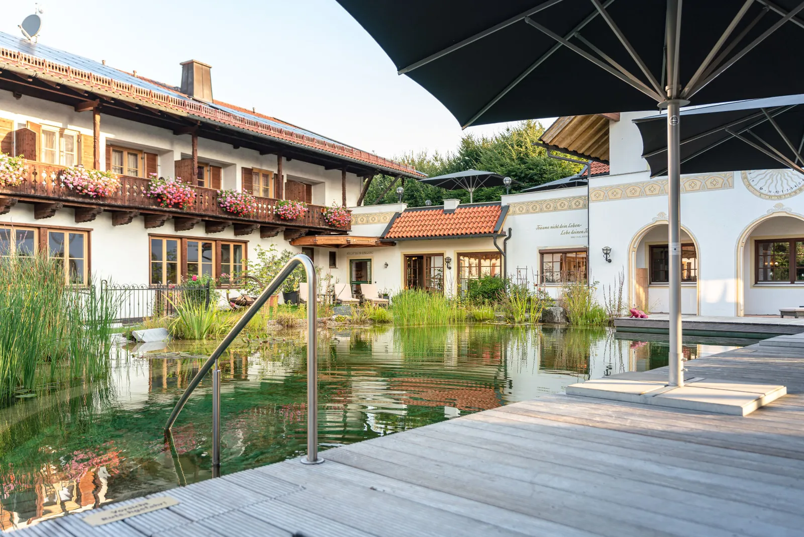 Ohne Chlor mitten im Dorf – das Posthotel