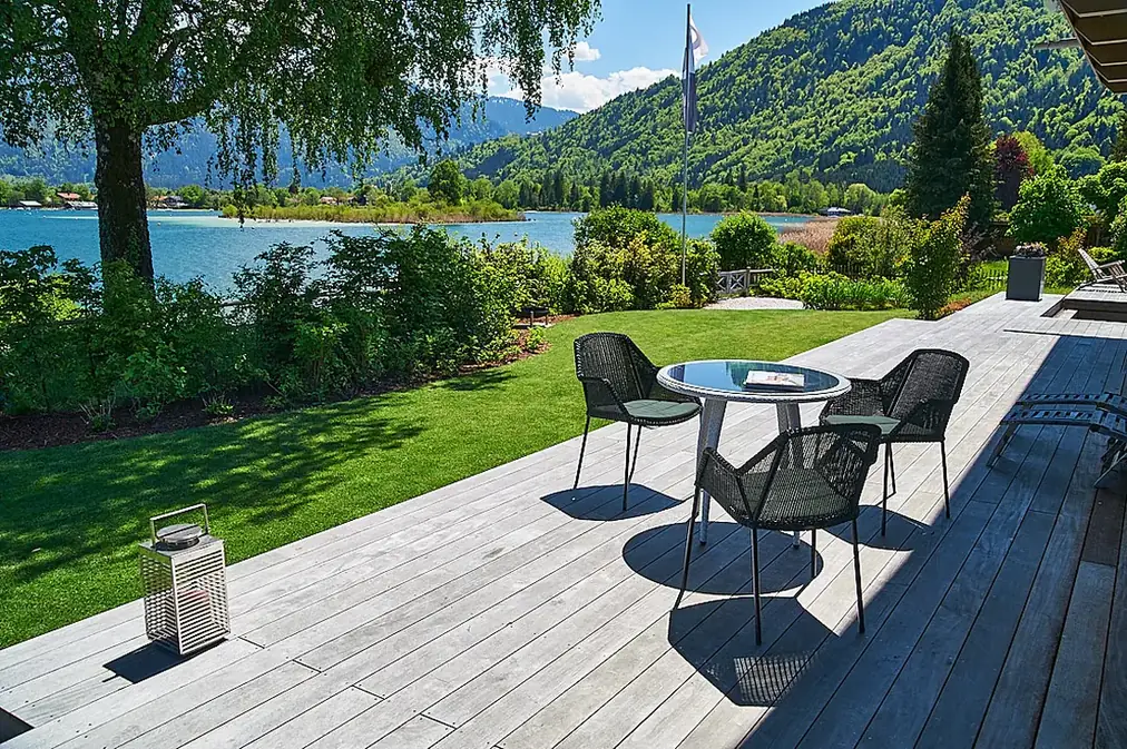 Die möblierte Veranda am Haus