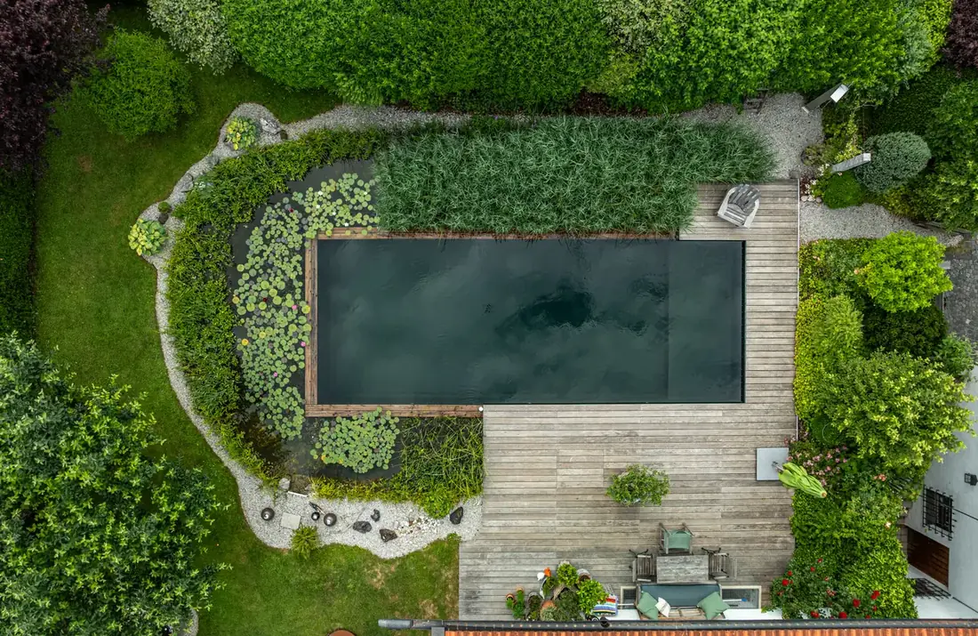 Schwimmteich mit Regenerationszone