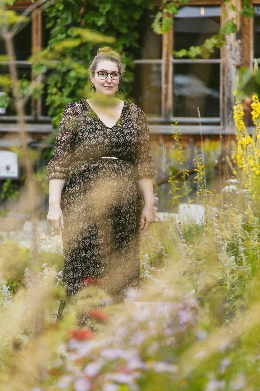 Zu Gast im Staudengarten vor dem Bürogebäude