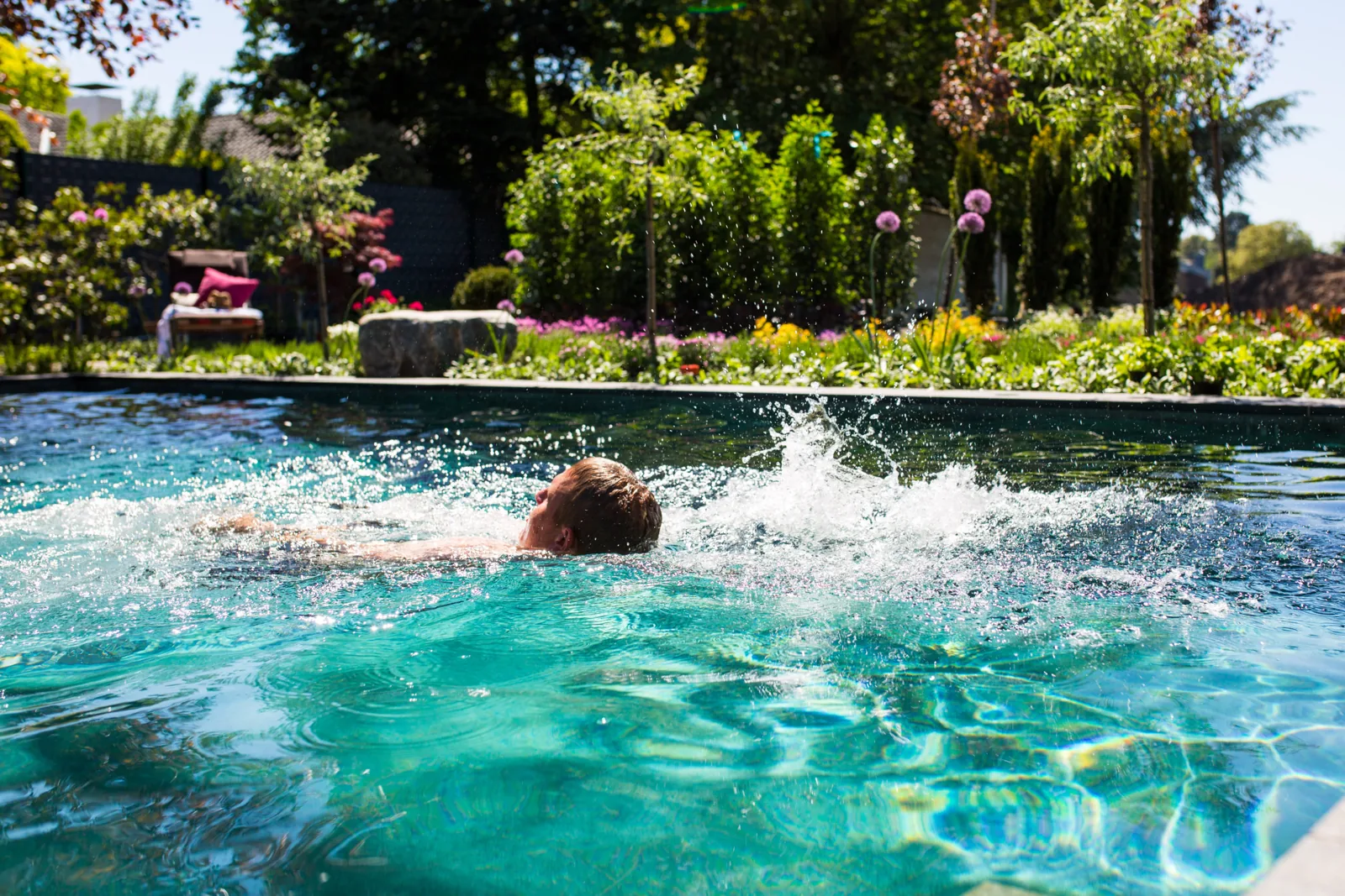 Schwimmen im Garten bei Fuchs baut Gärten (1)