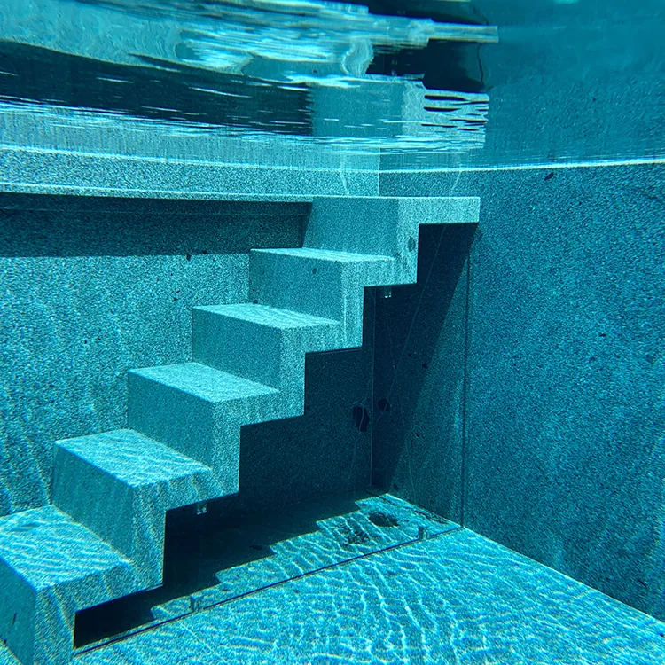 Unterwasser-Granittreppe im Kusser-Pool